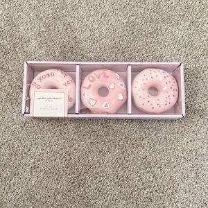NWT Cupcakes & Cashmere set of 3 ceramic donuts